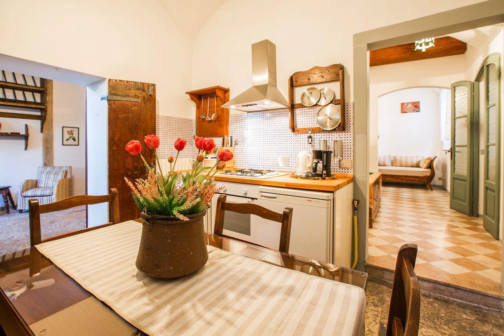 Il Batti Apartment Water Front And Private Beach 토스콜라노마데노 외부 사진
